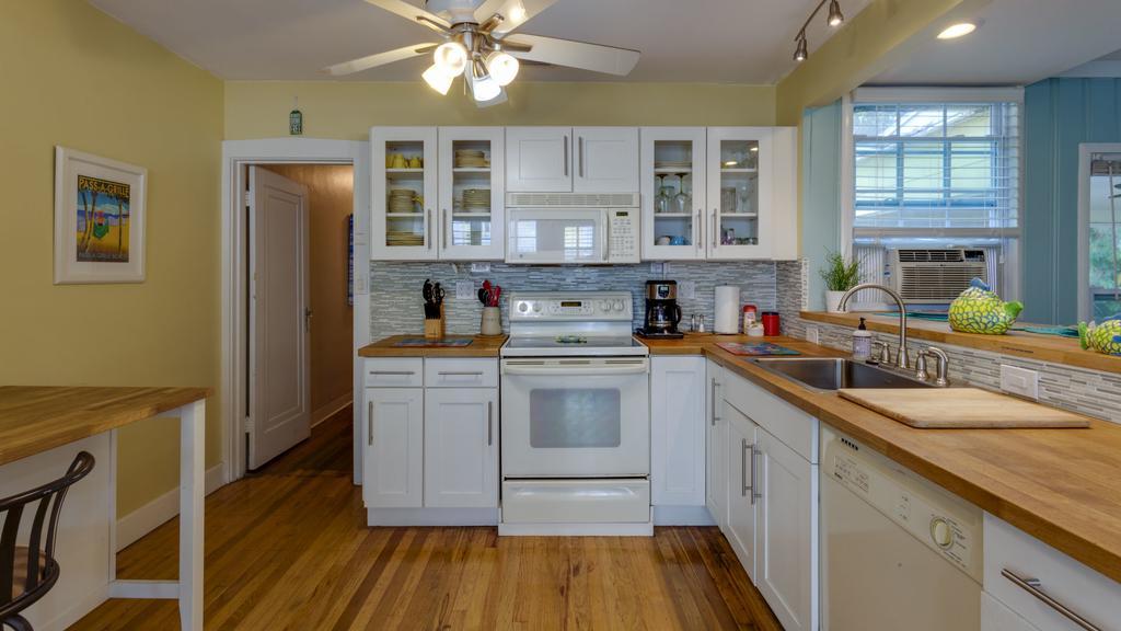 Pag Beachhouse Rentals St. Pete Beach Exteriör bild