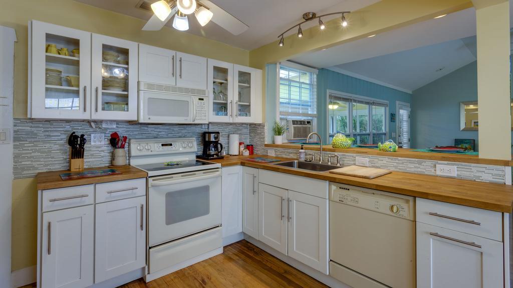 Pag Beachhouse Rentals St. Pete Beach Exteriör bild